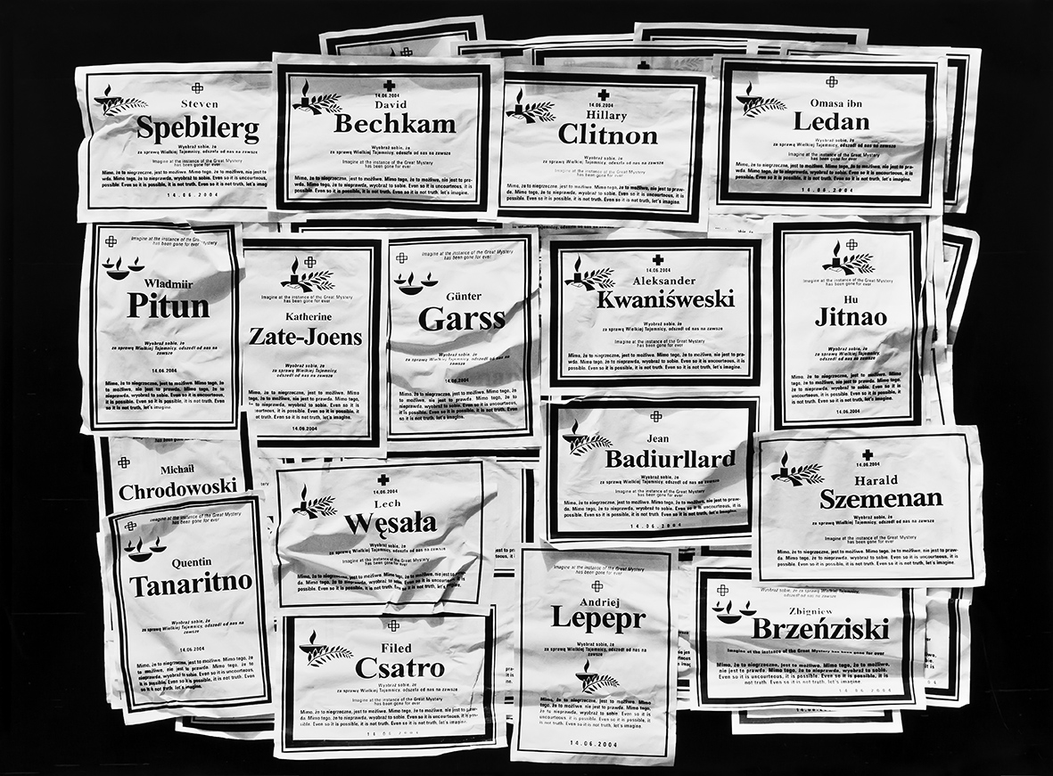 Oskar Dawicki, //14.06.2004 ( Koniec świata przez pomyłkę)//, 2004, fotografia, 62 x 82 cm każda