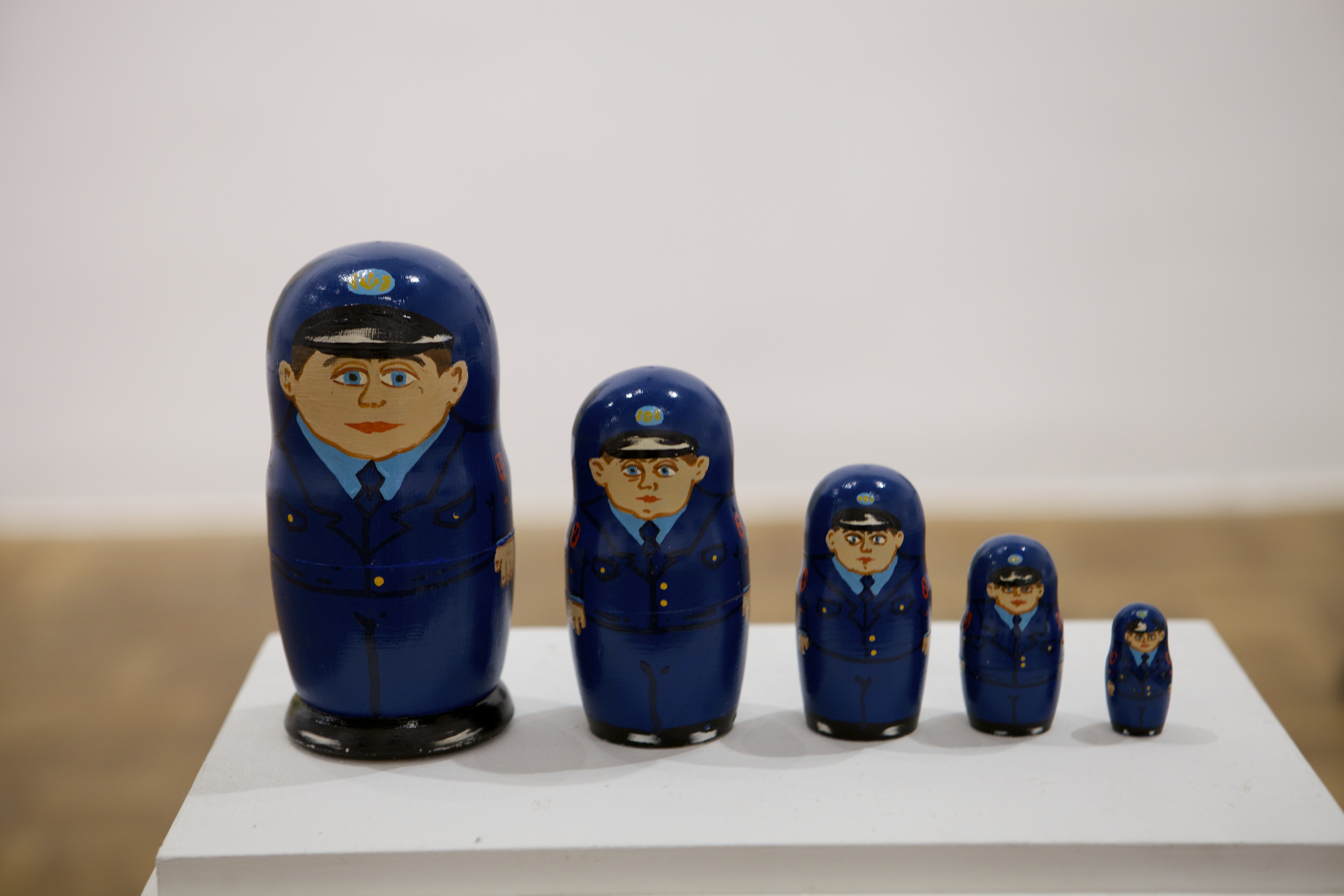 Ksenia Hnylytska, //Milicyjne matrioszki//, 2013, technika mieszana, wysokość 18 cm, courtesy of Mystetskyi Arsenal