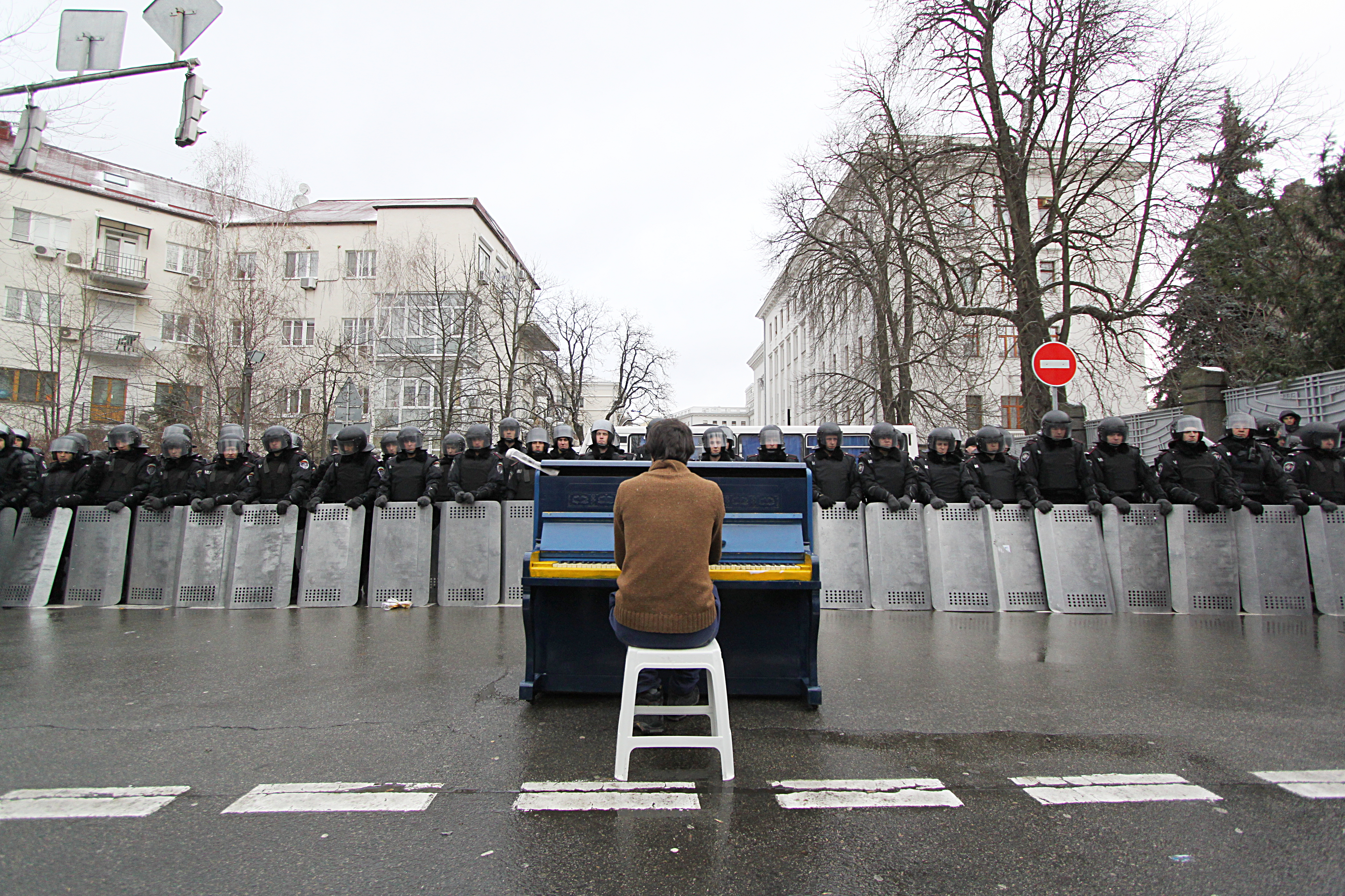 Performans Markiyana Matsekha i Olega Matsekha //Wyobraź sobie//, 2013, dokumentacja fotograficzna, courtesy of Mystetskyi Arsenal