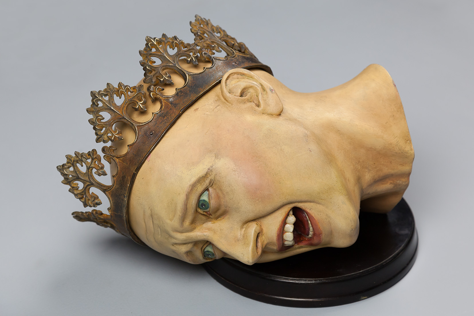 Piotr Blamowski, //Głowa królowej//, 2012, obiekt, 25 x 38 x 28 cm
