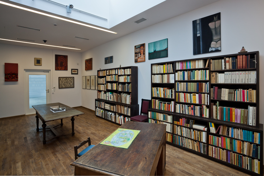 The Mieczysław Porębski Library in1