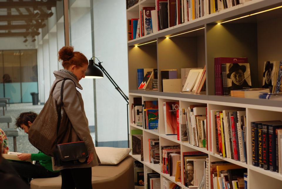Biblioteka MOCAK-u, fot. Katarzyna Wincenciak