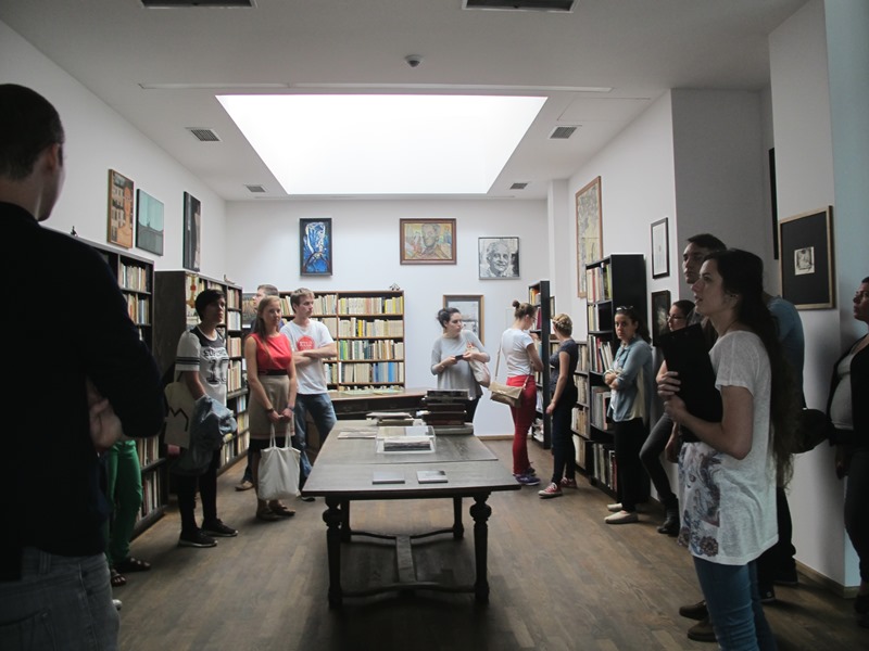//POLIN Meeting Point – Summer Education School// w MOCAK-u, 23.8.2015, Biblioteka Mieczysła Porębskiego