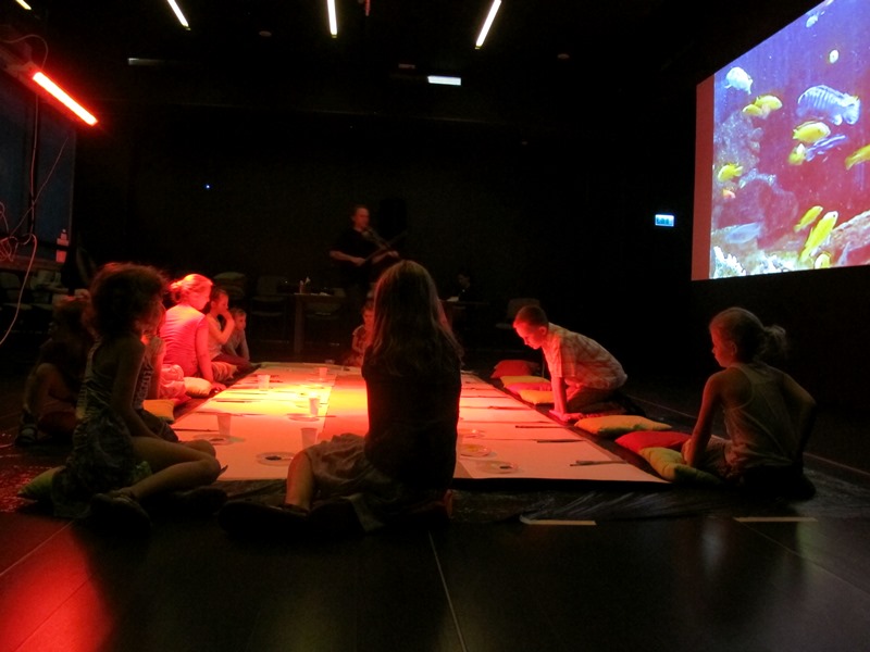 Warsztaty //Światło, kolor, dźwięk// z cyklu //Twórcza Kolekcja//, Dział Edukacji MOCAK-u, 23.8.2015