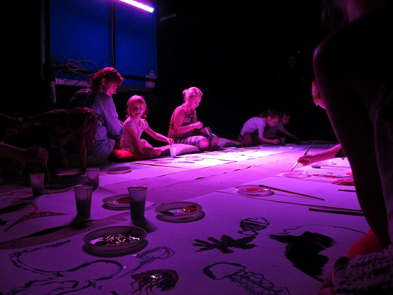 Warsztaty //Światło, kolor, dźwięk// z cyklu //Twórcza Kolekcja//, Dział Edukacji MOCAK-u, 23.8.2015