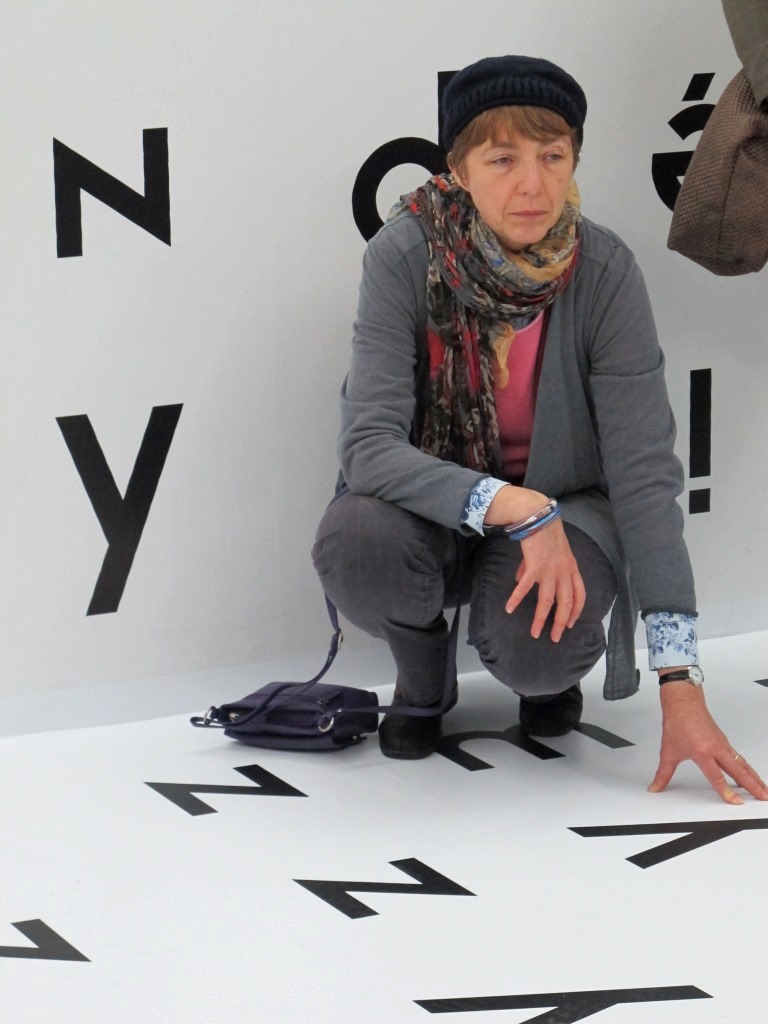 Tydzień Kultury bez Barier w MOCAK-u, 26.9.2015, wewnątrz instalacji Stanisława Dróżdża //Między//, 1977/2014, Kolekcja MOCAK-u