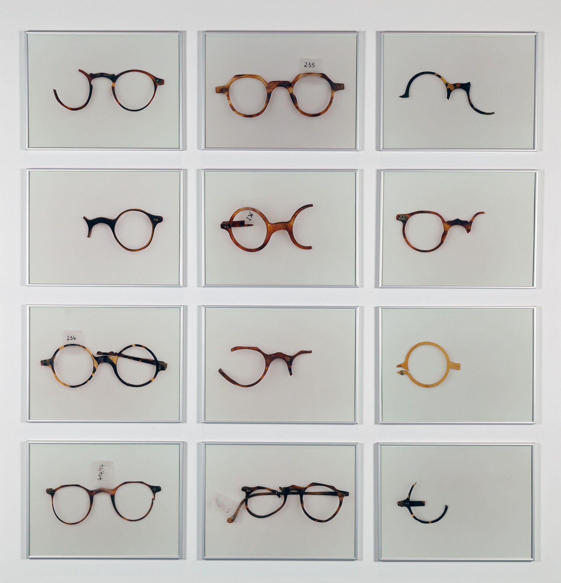 Naomi Tereza Salmon, //Asservate / Exhibits//, 1994, photography