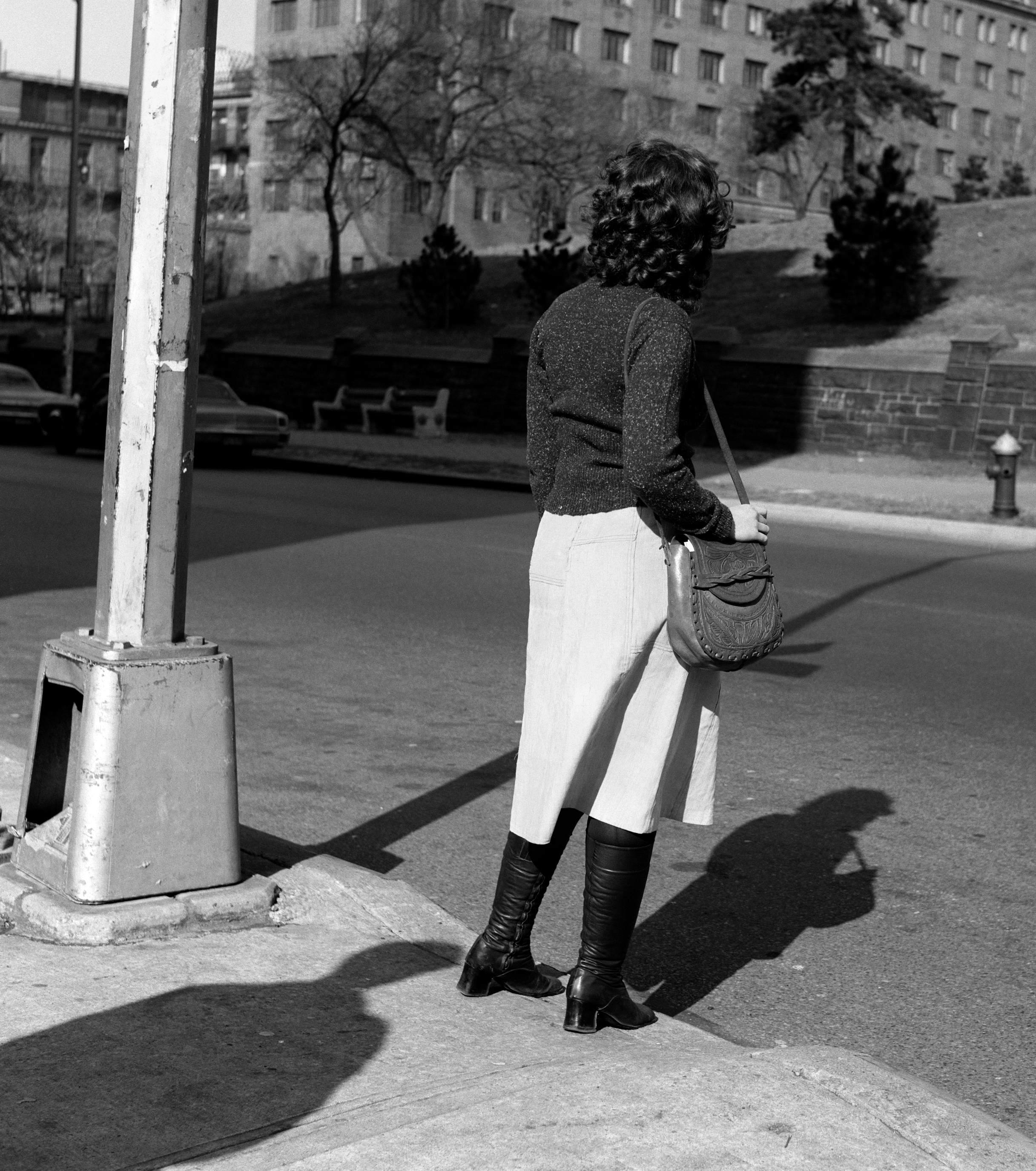 Mac Adams Przez park, 1975, z cyklu Tajemnice, 2 fotografie, 84,4 × 77,4 cm każda