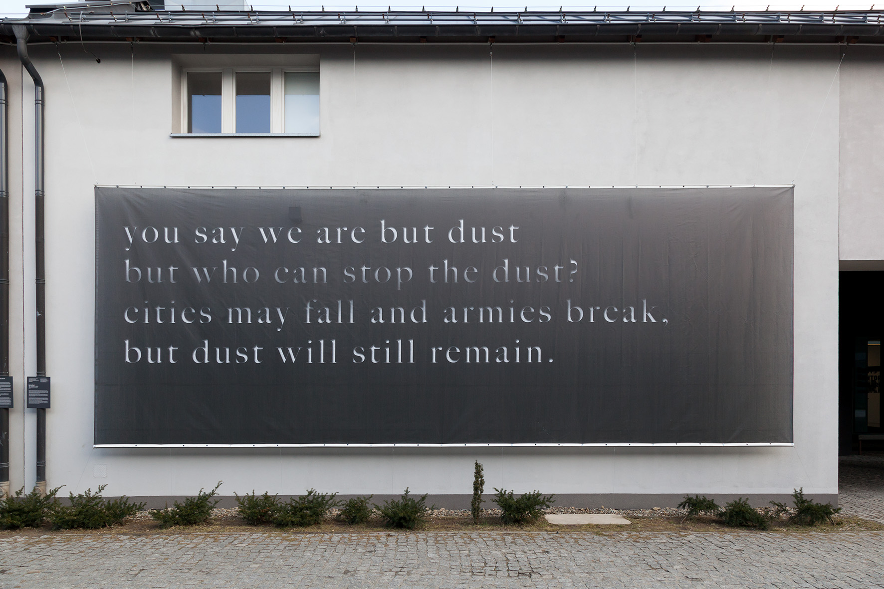 Mariam Ghani, //My – tylko pył i nic więcej…//, 2014