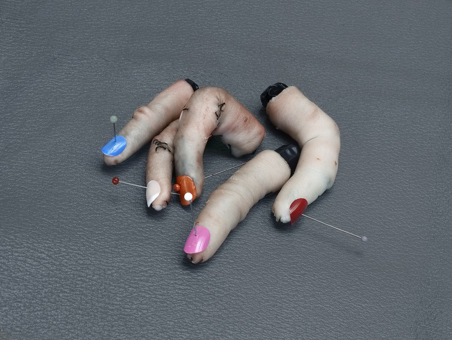 Aneta Grzeszykowska, //Selfie #3//, 2014 ⓒ Aneta Grzeszykowska. Courtesy the artist and Raster Gallery in Warsaw