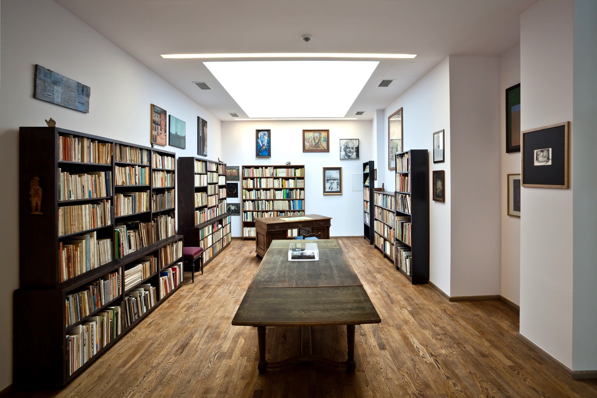 Mieczysław Porębski Library