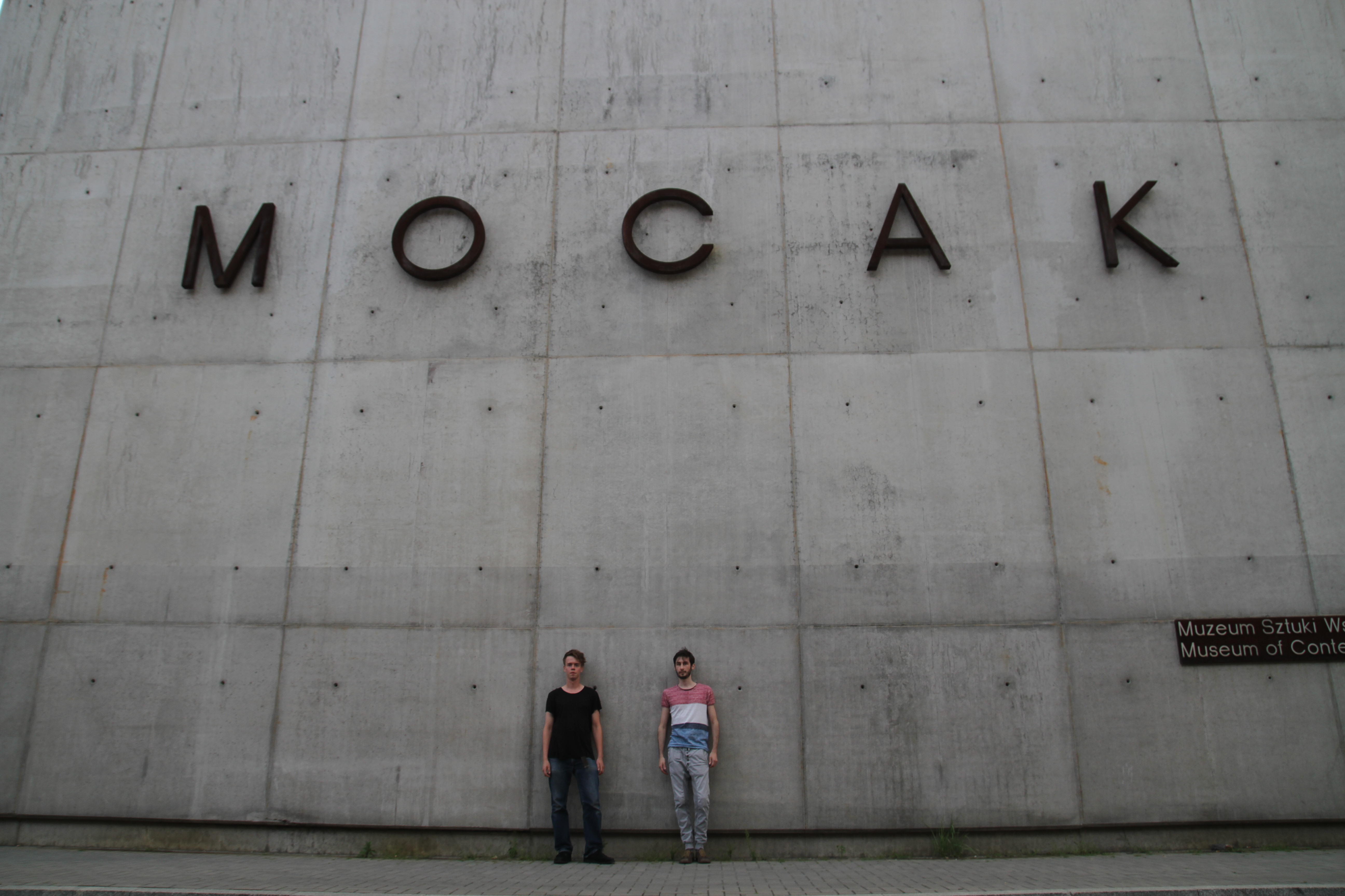 Tymothy Maksymenko i Simone Castellan przed performansem w MOCAK-u, 14.7.2016, fot. MUTRO Art: Alina Savarovska, Nastia Vorobiova
