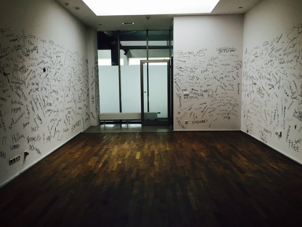Przestrzeń MOCAK-u po performansie, 15.7.2016, fot. MUTRO Art: Alina Savarovska, Nastia Vorobiova