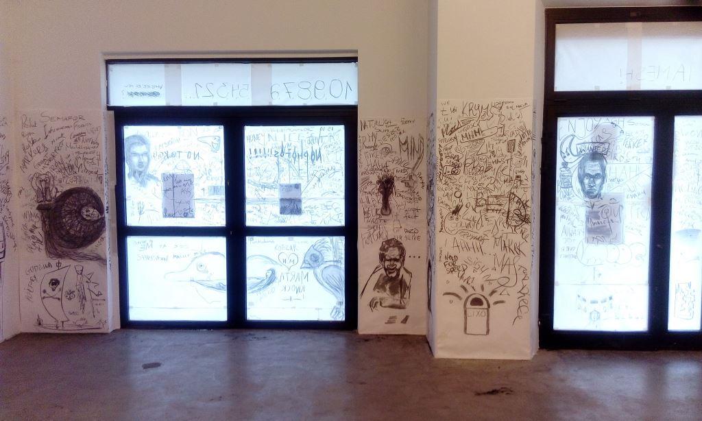 Księgarnia | Wystawa, przedstrzeń po performansie z udziałem Mateusza Świderskiego i Alisy Kobzar, fot. MUTRO Art: Alina Savarovska, Nastia Vorobiova