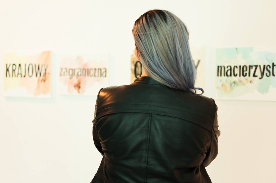 Wystawa Kolekcji MOCAK-u,  w tle prace Jadwigi Sawickiej, fot. Marcin Świdziński