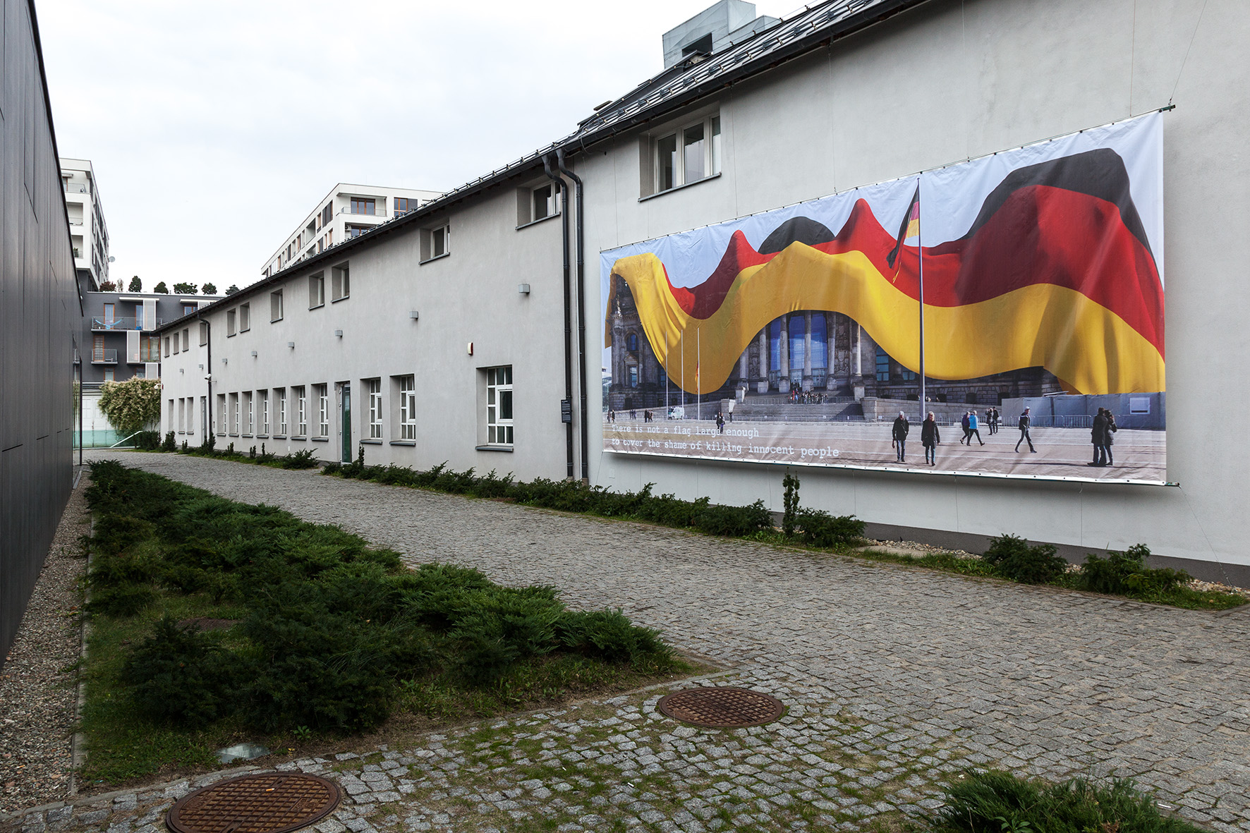 Oliver Ressler, //Nie ma tak wielkiej flagi//, 2015