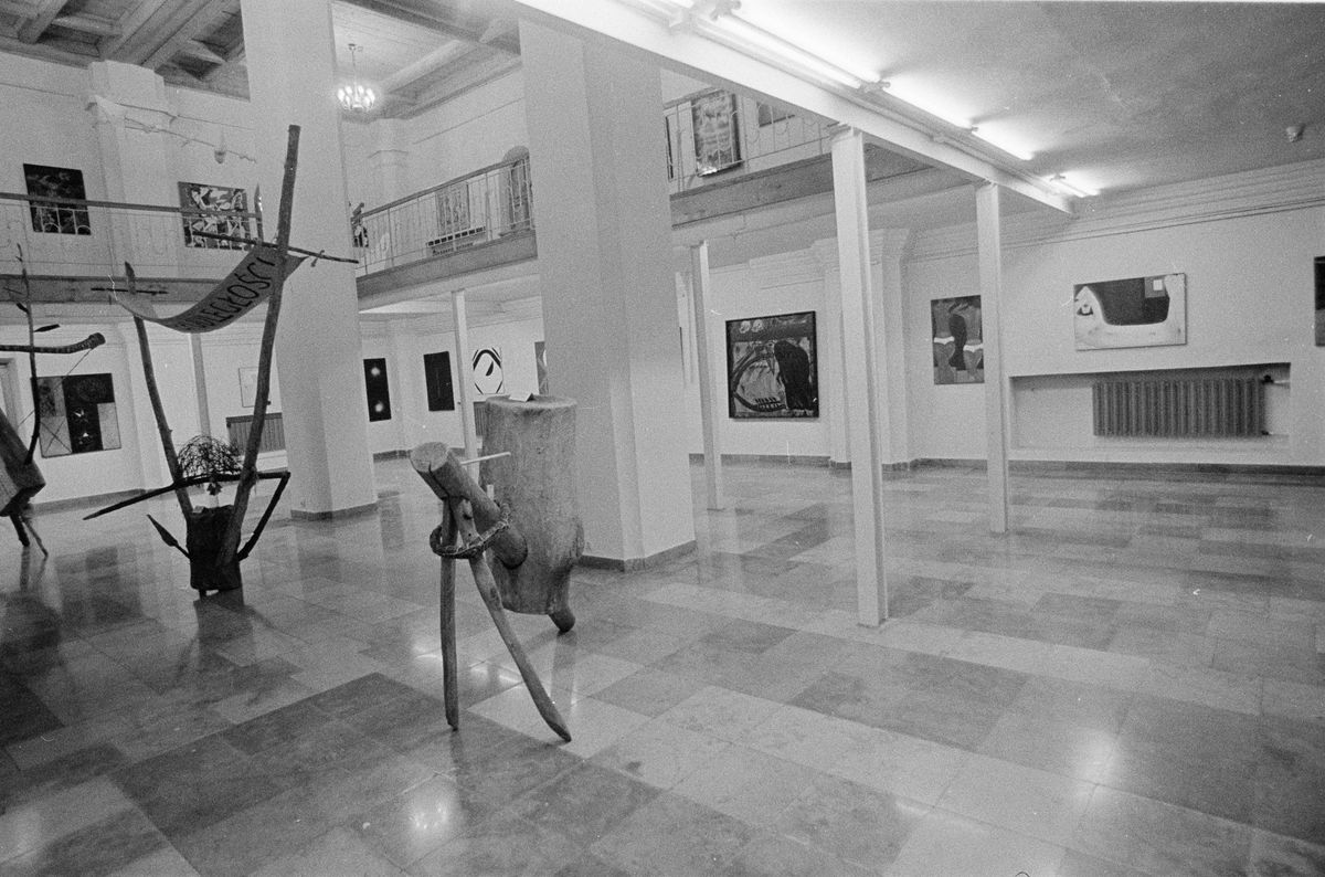 Wystawa Grupy Krakowskiej w Nowym Sączu, prawdopodobnie 1988, fot. Maria Anna Potocka