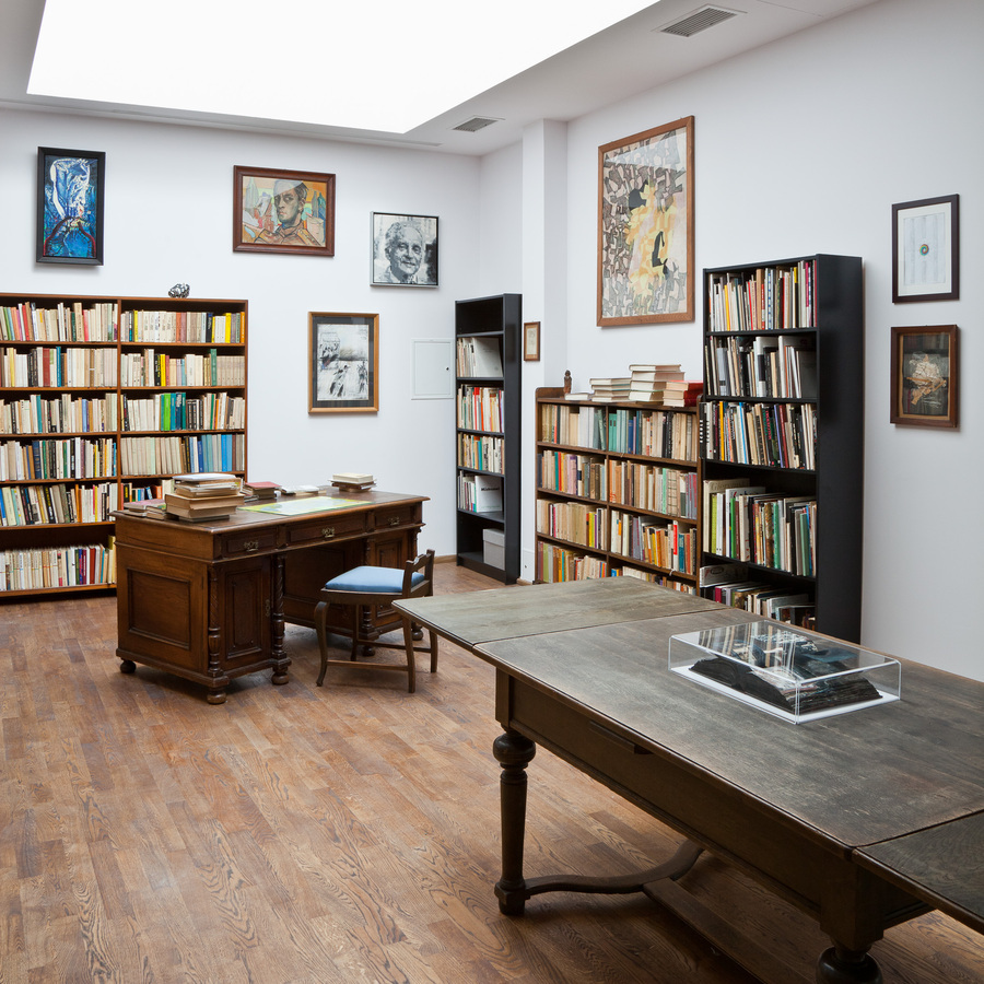 The Library of Mieczysław Porębski1