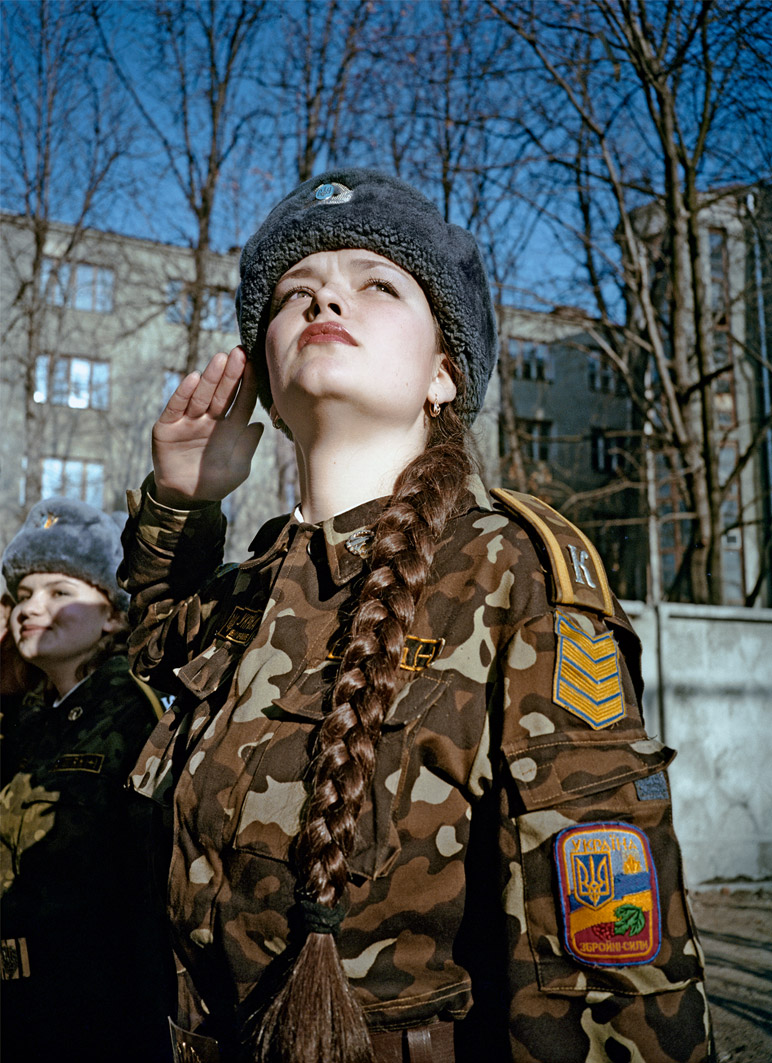 Siergiej Bratkow, z cyklu //Żołnierki//, 2001, Dzięki uprzejmości Regina Gallery, London & Moscow