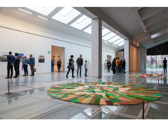 Gal Weinstein, //Nahalal (Partly Cloudy)//, 2011, installation, 395 × 395 × 35 cm, courtesy of G. Weinstein, Galleria Riccardo Crespi, Milan, photo: R. Sosin