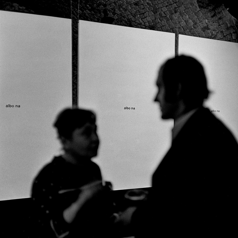 Wernisaż wystawy Zbigniewa Gostomskiego //„Ulisses” Jamesa Joycea//, Maria Stangret i Zbigniew Gostomski, 1 XII 1970, fot. Jacek Maria Stokłosa