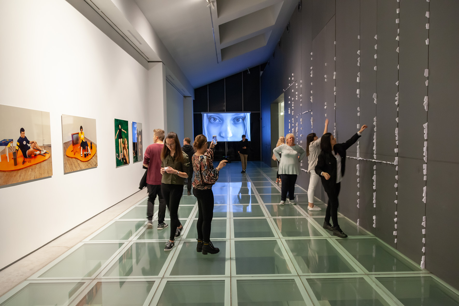 Muntean/Rosenblum //Walking Wounded// exhibition. On the right: //Walking Wounded//, 2018, installation, photo: R. Sosin