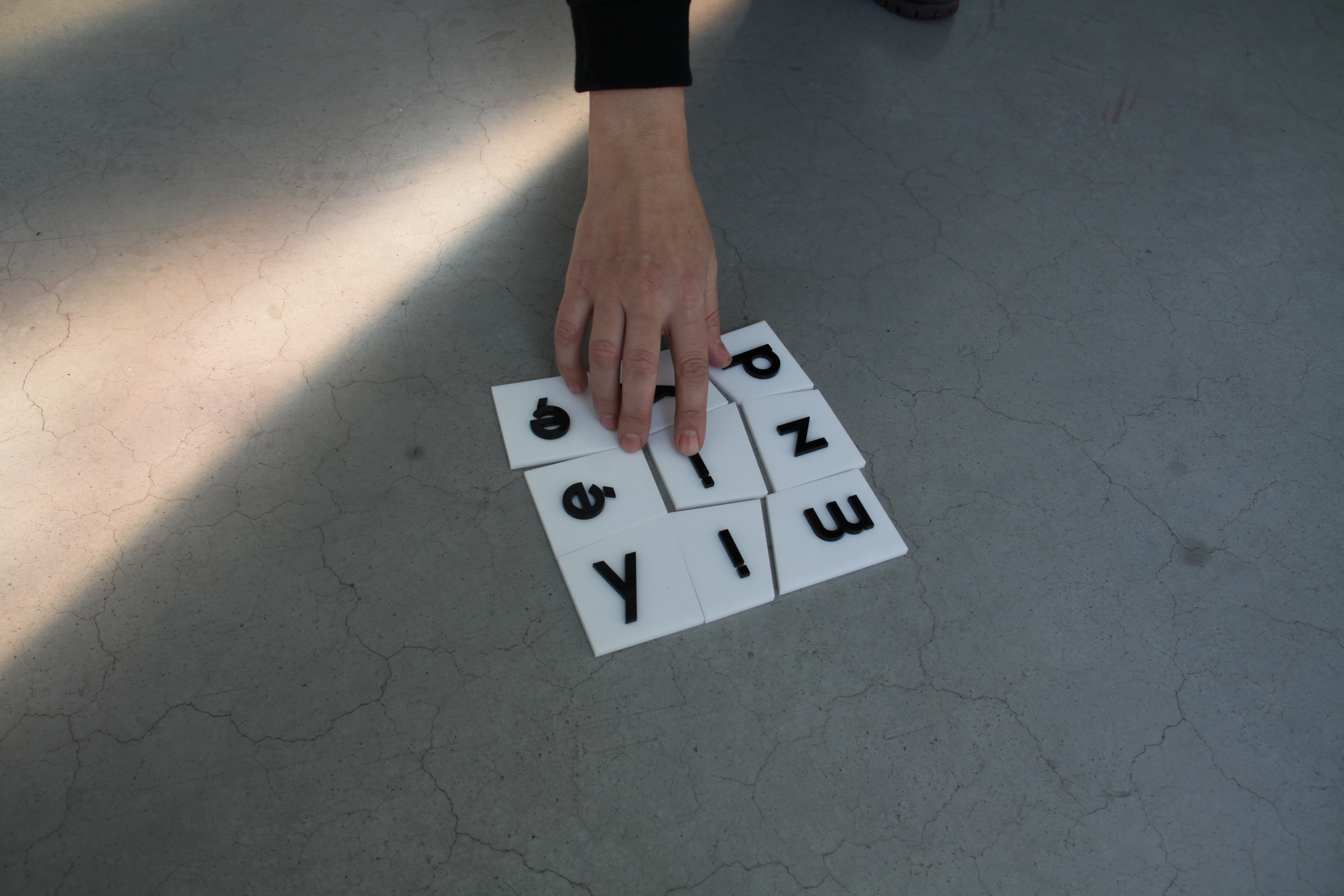 Puzzle //Między//, projekt W. Dziepak, A. Krogulecka