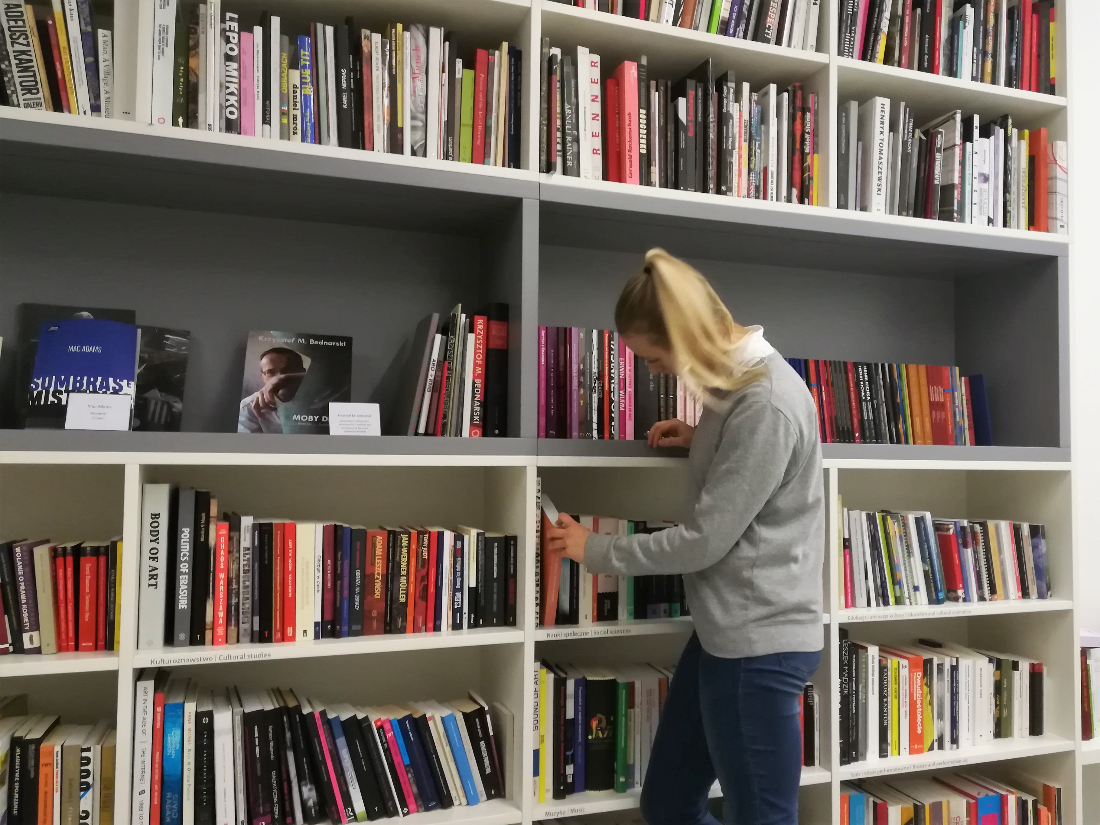 Nowości w Bibliotece MOCAK-u, fot. K. Gibas