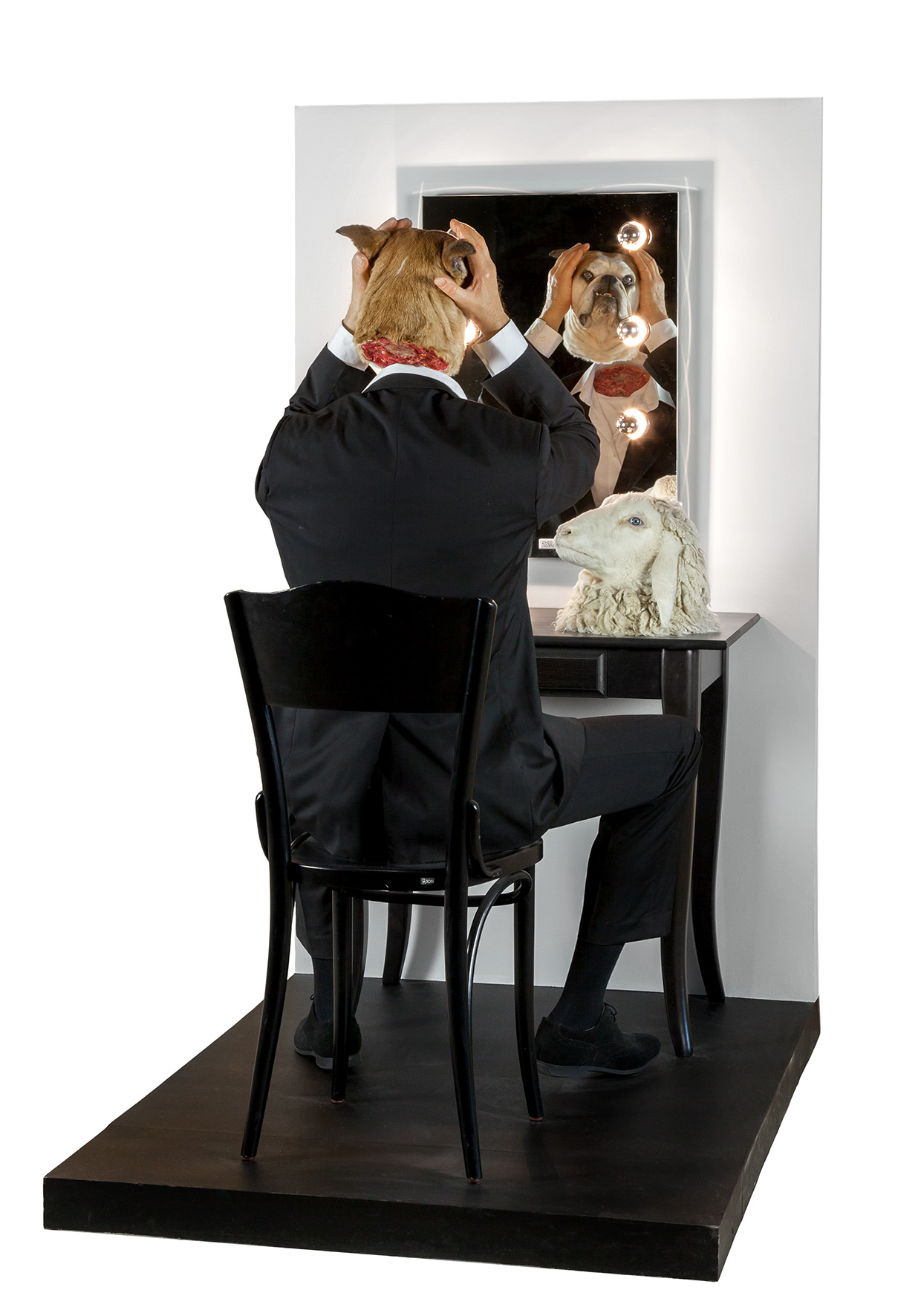 Deborah Sengl, //I cięcie!//, 2012, instalacja, 152 × 79 × 140 cm, Kolekcja MOCAK-u
