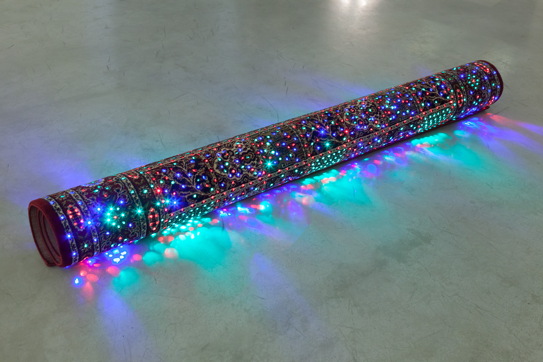 Marek Kvetán, //Dywan//, 2008, obiekt, 235 × ø 23 cm, Kolekcja MOCAK-u