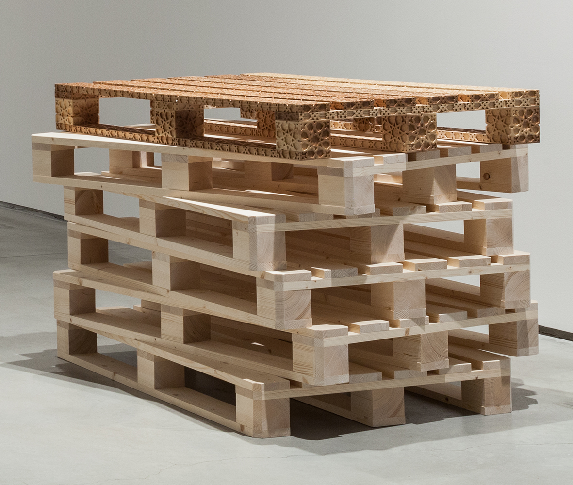 Farid Rasulov, //Paleta//, 2015, rzeźba, 12 × 120 × 80 cm, Kolekcja MOCAK-u