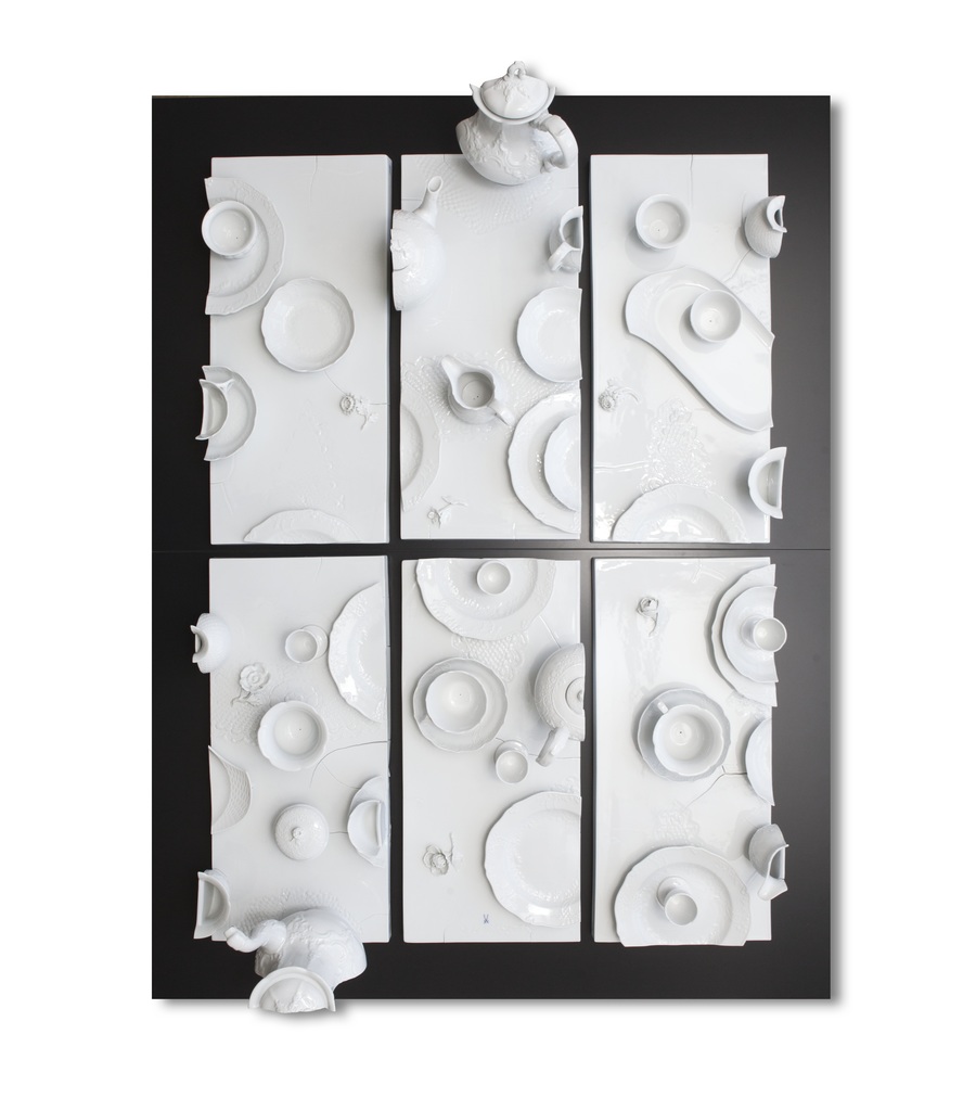 Daniel Spoerri, //Cięcie//, 2014, obiekt, 134 × 102 × 30 cm, Kolekcja MOCAK-u