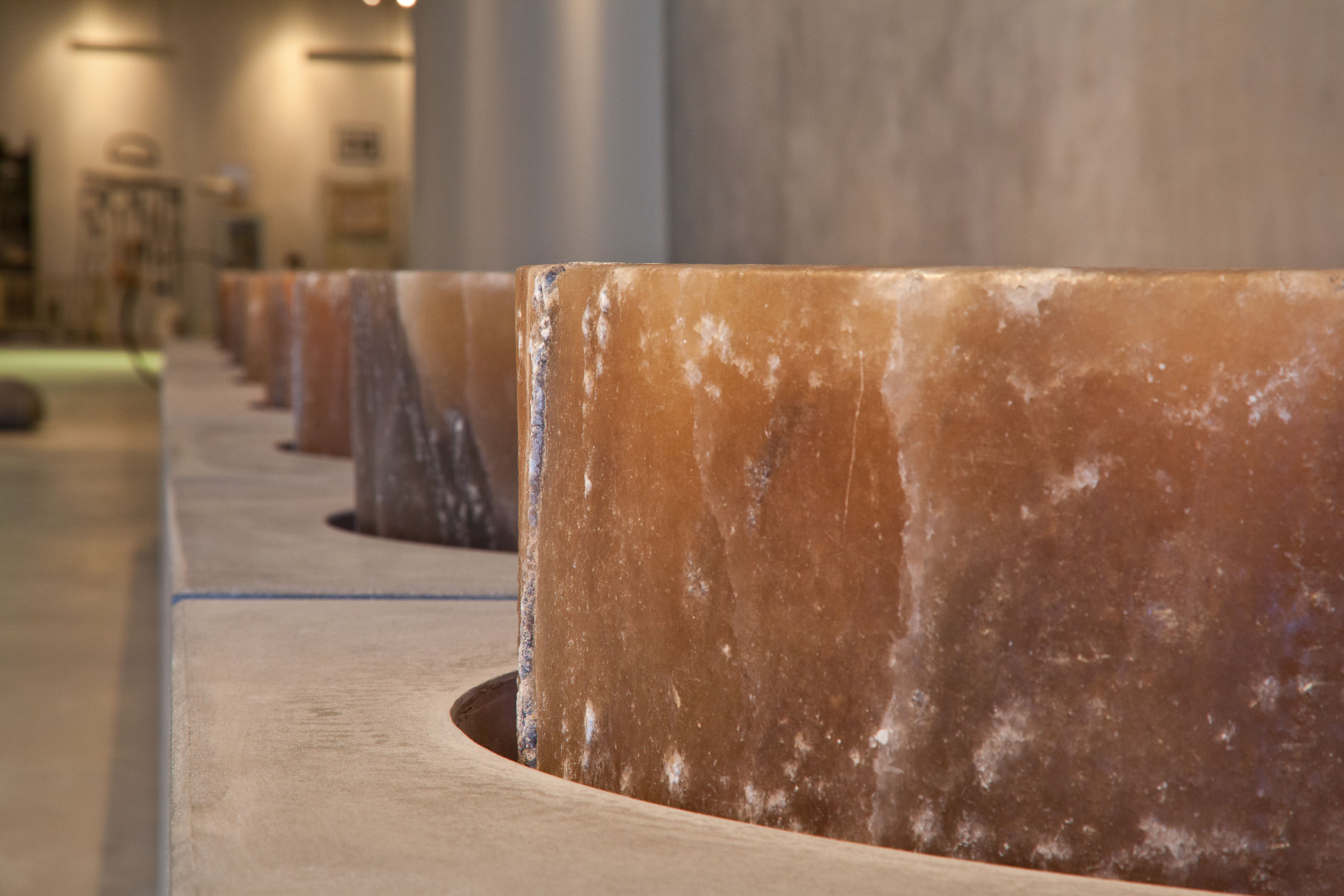 Mirosław Bałka, //7+1//, 1998, sculpture, 85 × 995 × 120 cm, photo: R. Sosin, MOCAK Collection