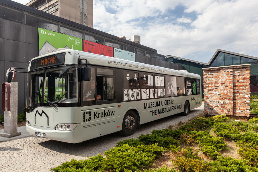 Autobus MOCAK-u, fot. R. Sosin