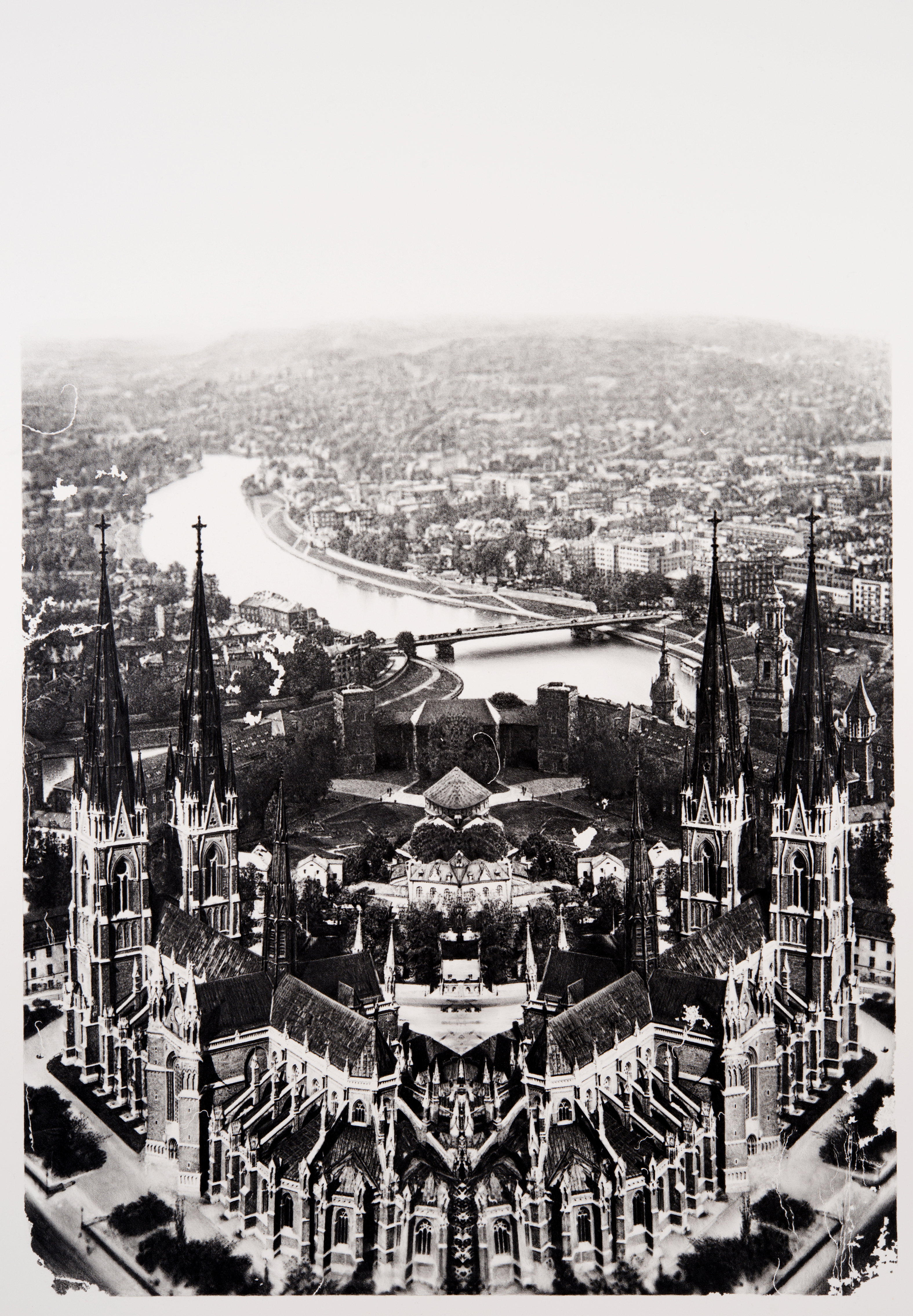 Shinji Ogawa, //Uppsala – Kraków//, z cyklu //Symetria / Asymetria//, 2013, ołówek / papier, 101,8 × 66,5 cm, courtesy STANDING PINE