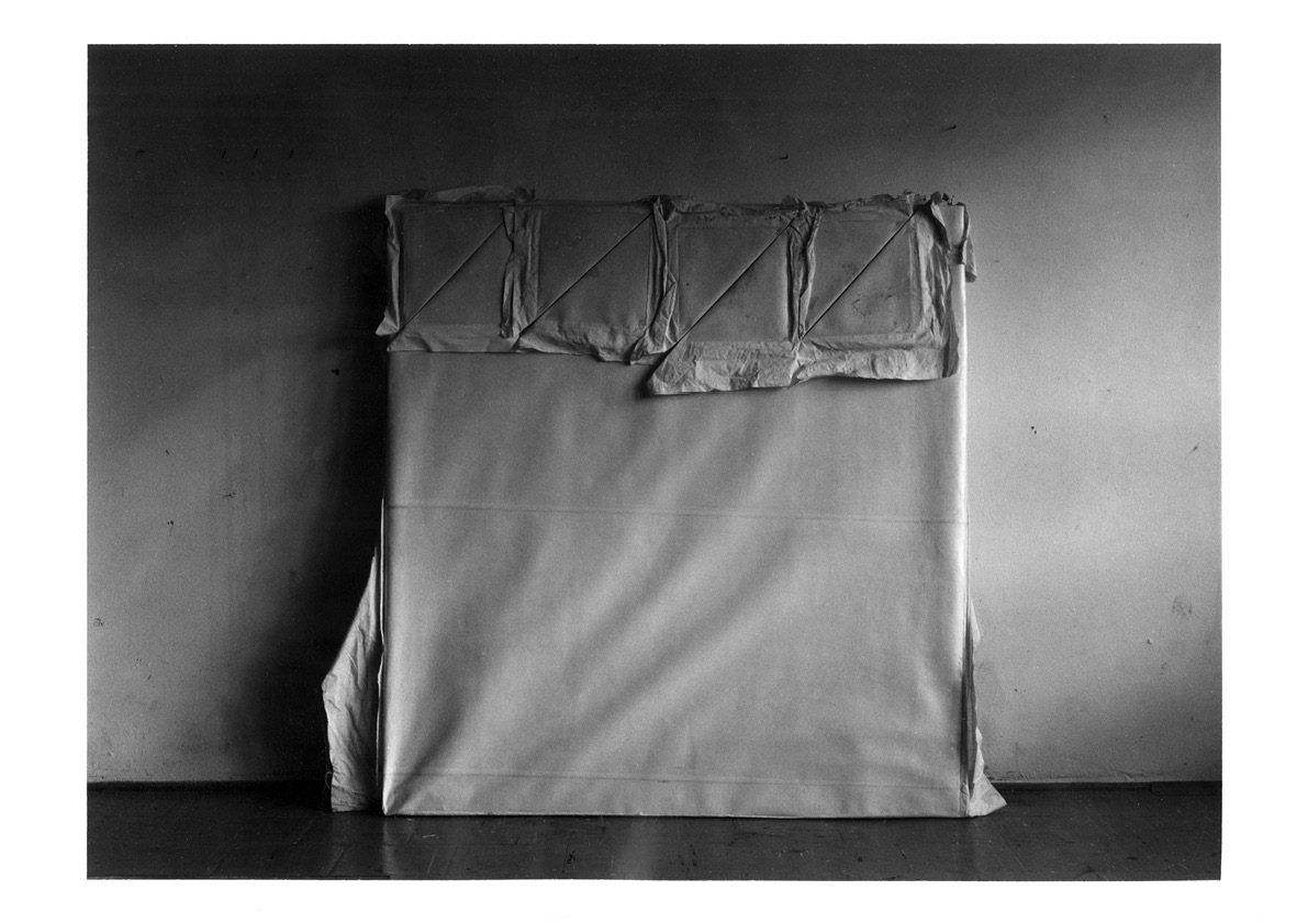 Mikołaj Smoczyński, z serii //Obrazy//, początek lat 80., fotografia,19,6 × 25,9 cm, Kolekcja MOCAK-u 
