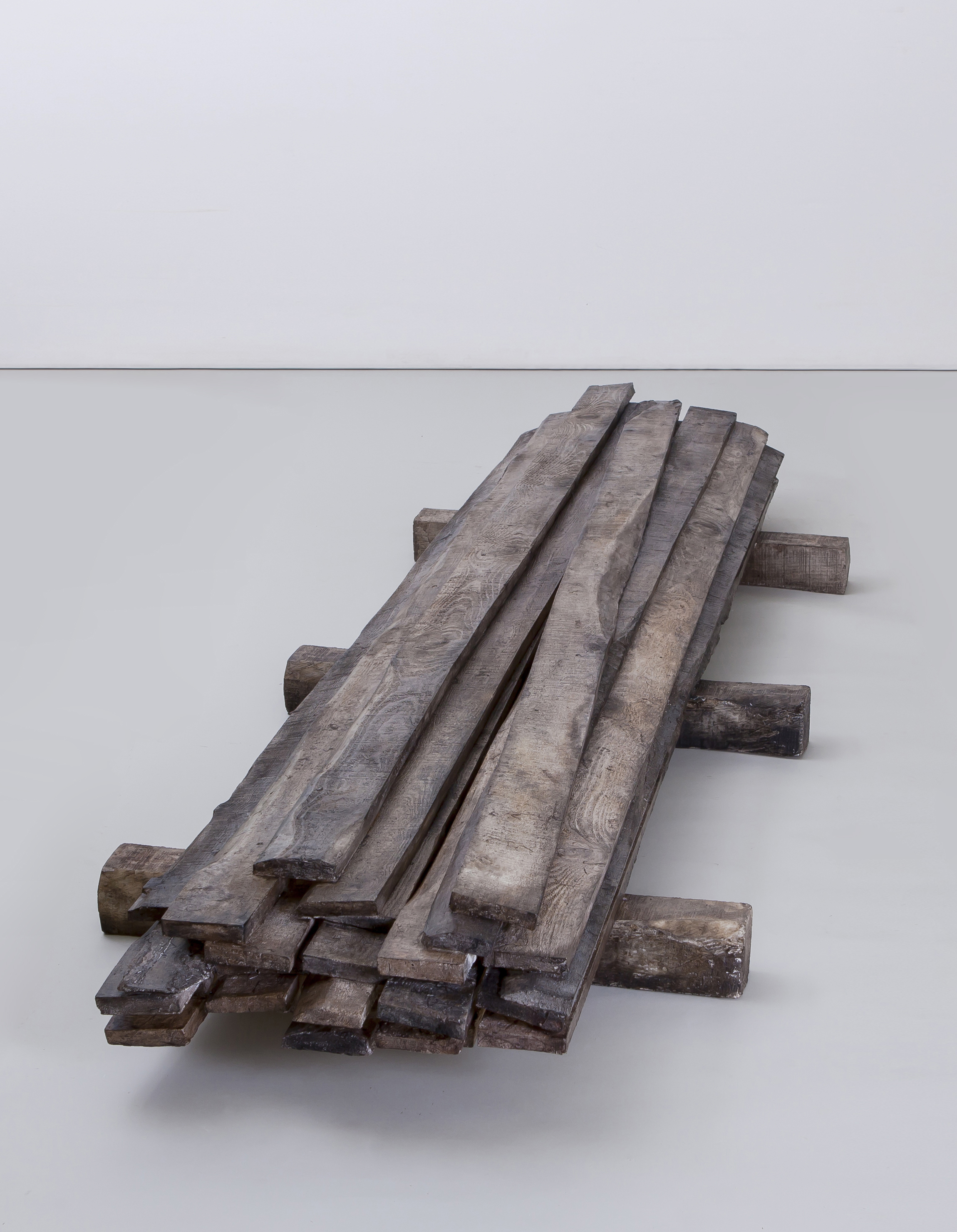 Guido Casaretto, //Stack Permutation II//, 2017, pastel / biała żywica epoksydowa, 24 × 251 × 80 cm, courtesy Zilberman Gallery, fot. K. Kaygusuz
