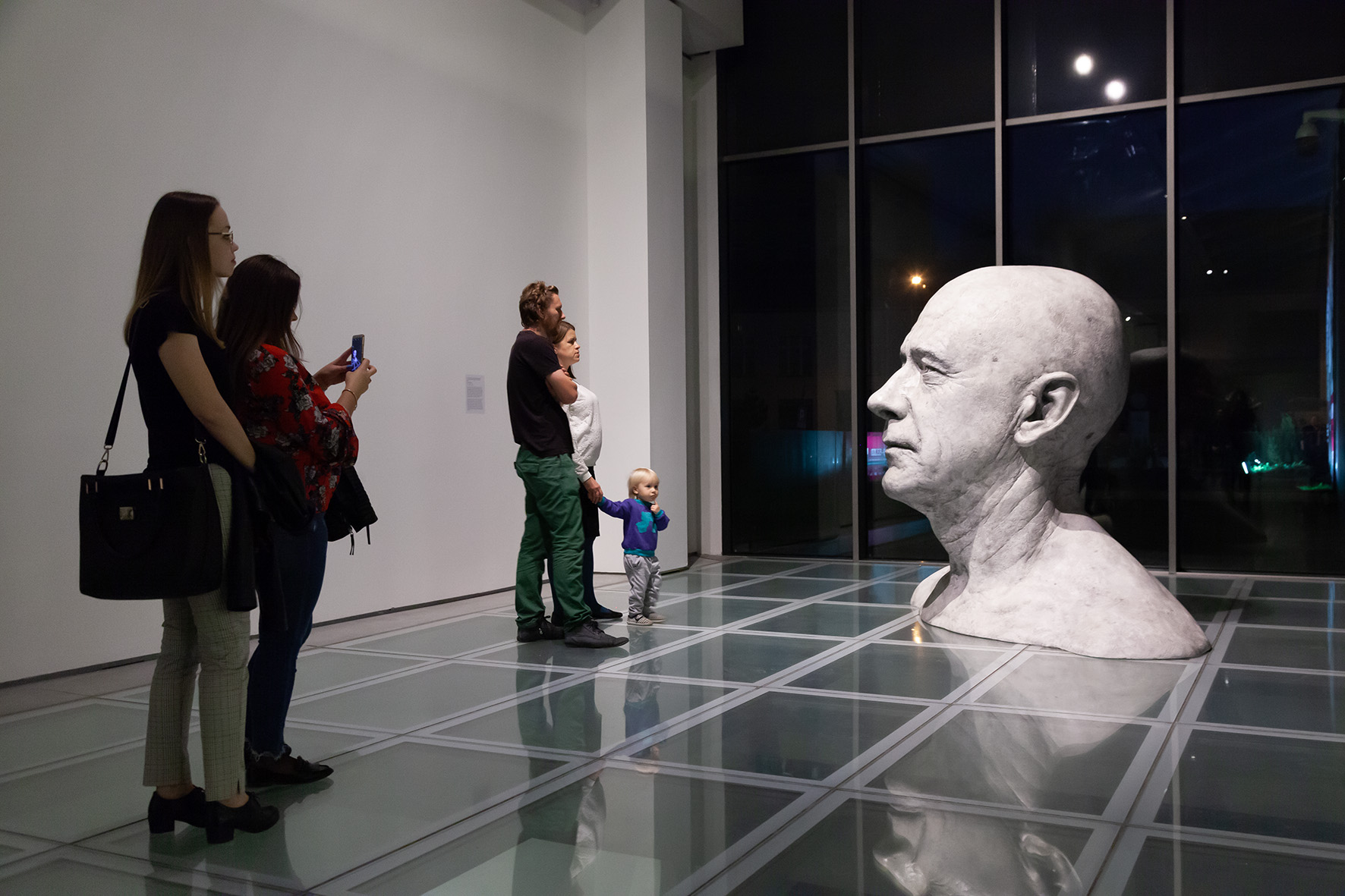 Wystawa Guido Casaretto //Duchy materii.// Widoczna praca //Czy niesympatyczni ludzie wyglądają podobnie? IV// , 2019, courtesy Adamovskiy Foundation, fot.  R. Sosin