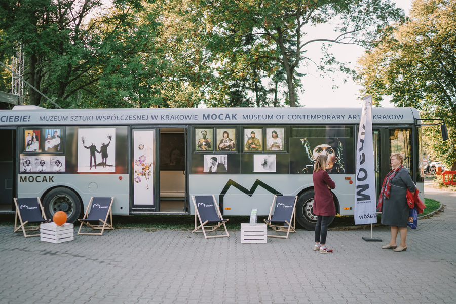 Autobus MOCAK-u na Kombinacie Kultury, fot. P. Pietruszka