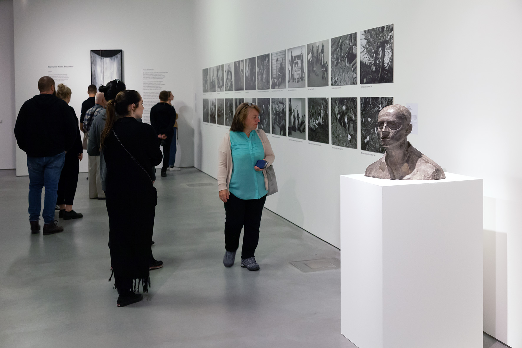 //World War II – Drama, Symbol, Trauma// exhibition. Foreground: Roman Tarkowski, //A Pole from the Death Camp 1939–1945//, 1956, courtesy Center of Polish Sculpture in Orońsko. Background works by: Lukáš Houdek, Krzysztof M. Bednarski. Photo: R. Sosin