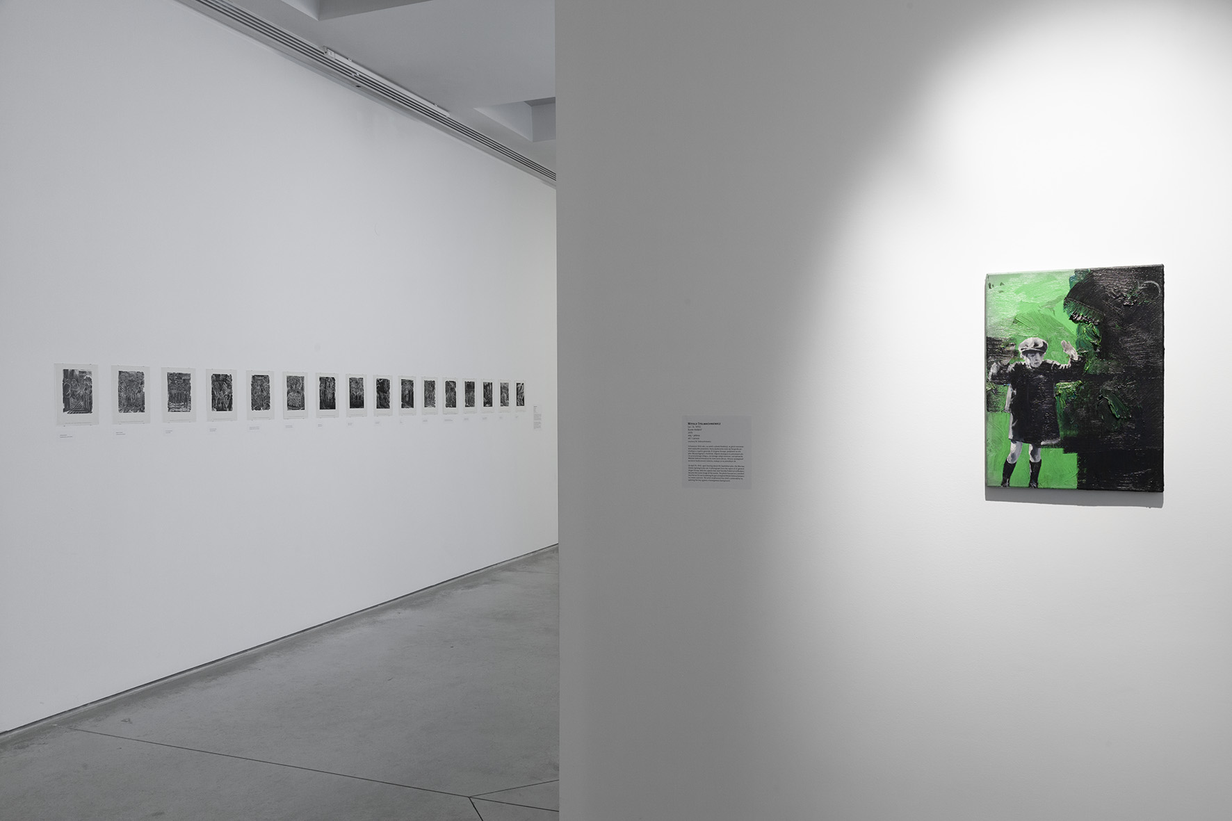 Wystawa //II wojna światowa – dramat, symbol, trauma//. Na pierwszym planie: Witold Stelmachniewicz, //Euren Helden?//, 2015, olej / płótno, courtesy W. Stelmachniewicz, fot. Rafał Sosin