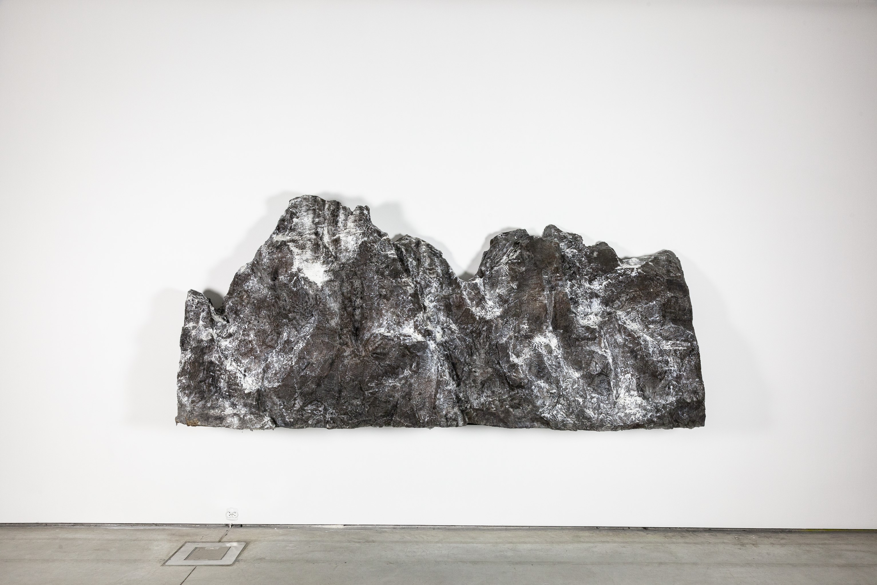 Guido Casaretto, //Monte Grigio//, 2017, olej, akryl / płótno, courtesy Banu & Hakan Çarmıkl, fot. R. Sosin