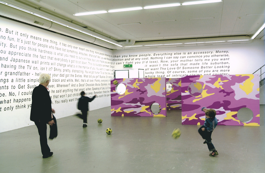 Olaf Nicolai, Camouflage/Torwand 1-3 (Croy, Kleff, Maier), 2001, instalacja, Galerie EIGEN + ART Leipzig/Berlin, VG Bild-Kunst, Bonn 2012, fot. FBM-studio Zürich/Migros Museum