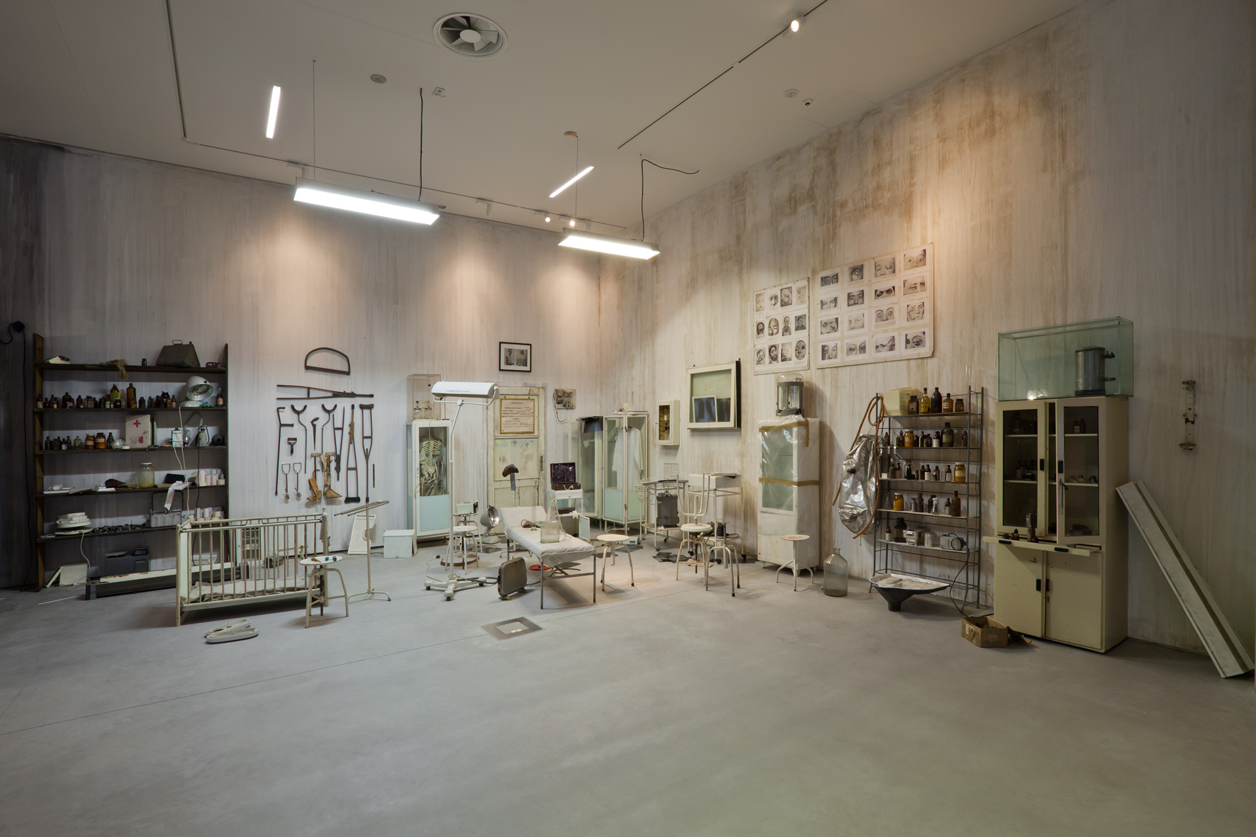 Robert Kuśmirowski, bez tytułu, 2009, instalacja, Kolekcja MOCAK-u