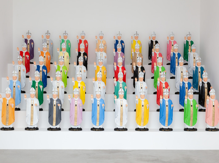Peter Fuss, //Garden Popes//, 2007, objects, ca. 80 x 25 x 20 cm each, courtesy P. Fuss