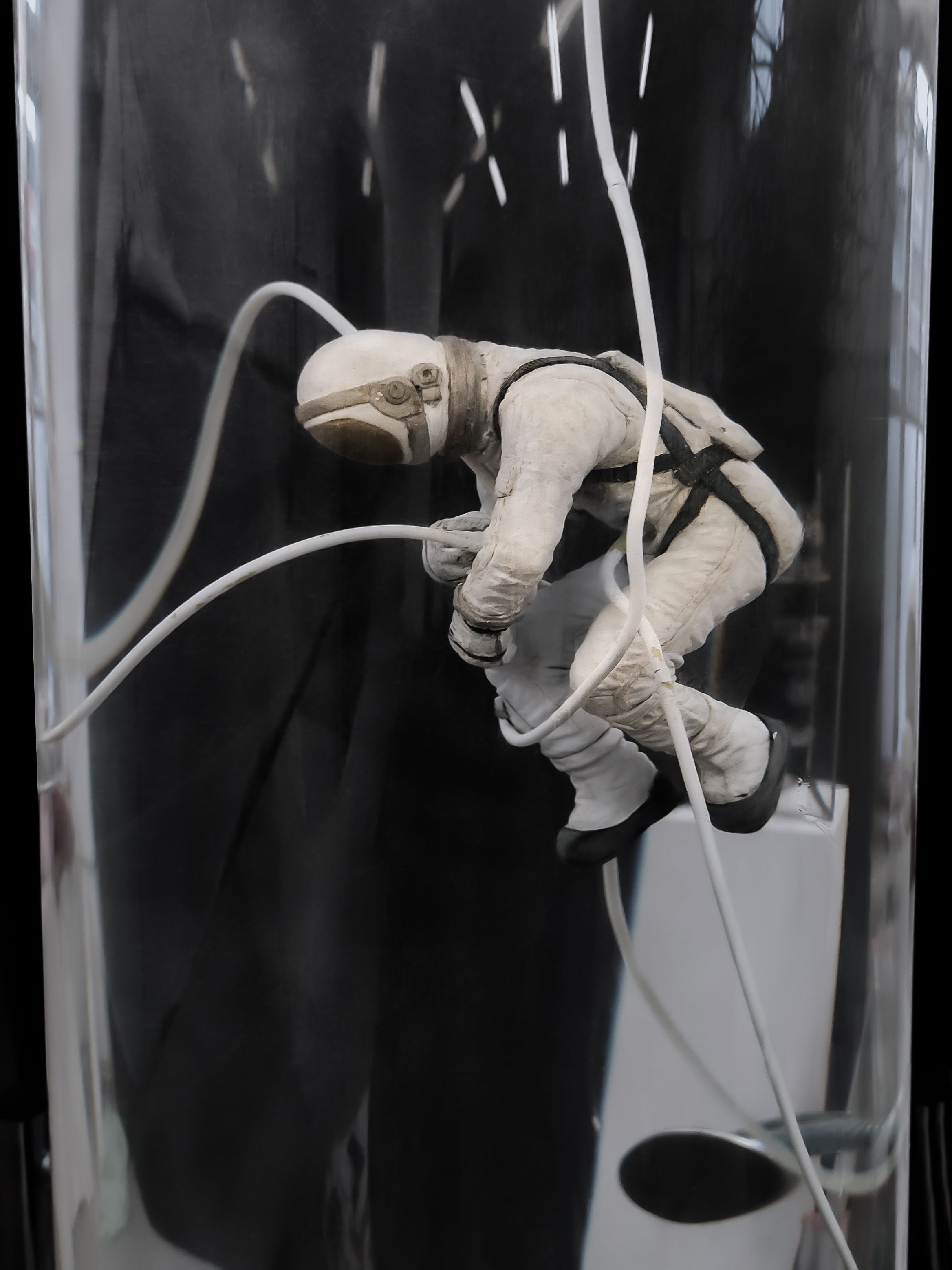 Wojciech Kuszaj, //Kosmonauta//, 2020, obiekt, 200 × 40 × 40 cm (fragment), courtesy W. Kuszaj, fot. W. Kuszaj