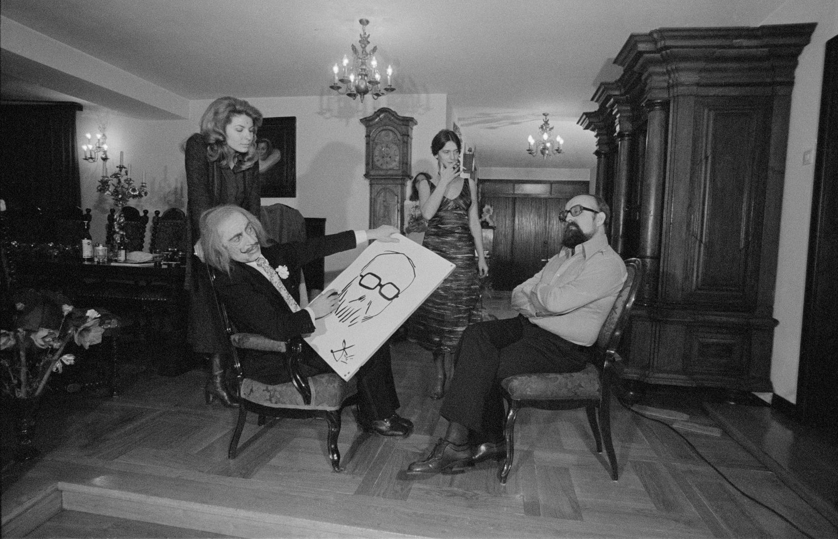 Marian Eile, //Rewizyta – Salvador Dali u państwa Pendereckich//, 1976, fotografia, 2,4 × 3,6 cm (negatyw), Archiwum MOCAK-u, fot. A. Arvay, B. Opioła