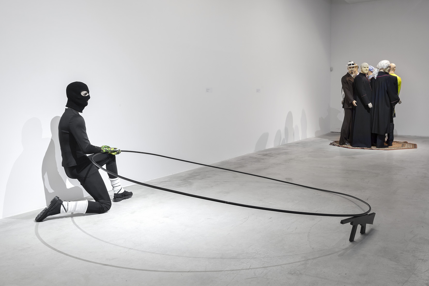 Marcin Berdyszak, //Le danse macabre de terrorisme//, 2016, instalacja, courtesy M. Berdyszak