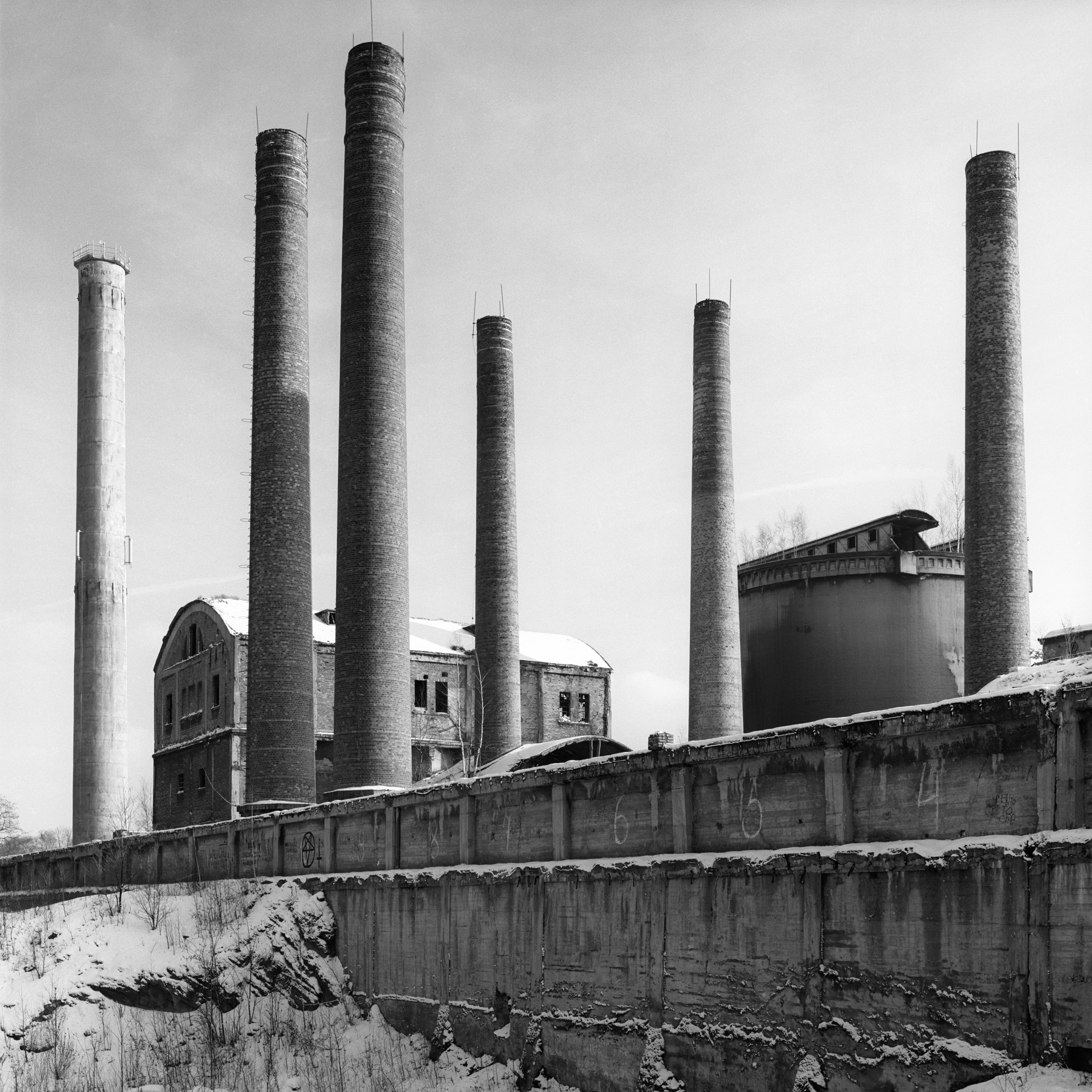 Wojciech Wilczyk, //Grodziec, Cementownia „Grodziec”//, z cyklu //Postindustrial//, 2005, fotografia, 60 × 60 cm, Kolekcja MOCAK-u