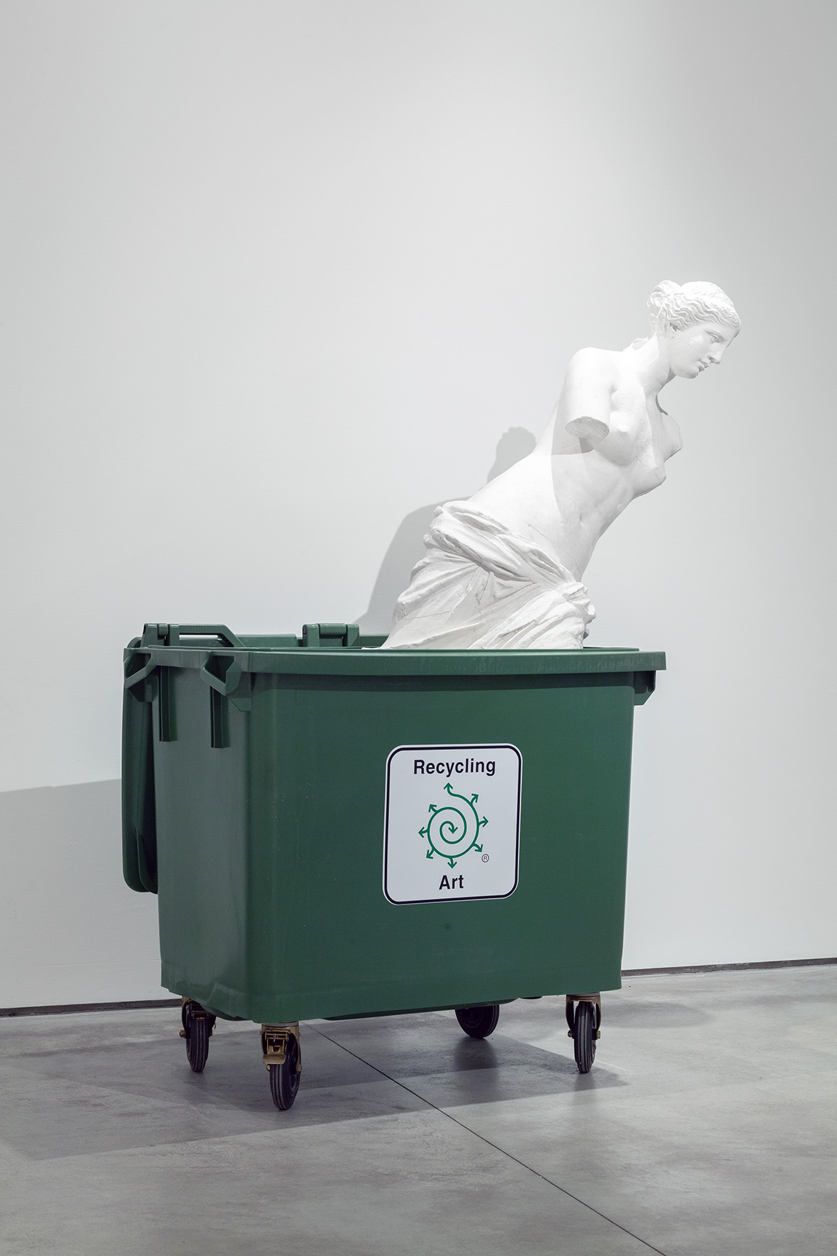 Bjørn Nørgaard, //Recycling Art//, 2016, instalacja, 220 × 160 × 80 cm, Kolekcja MOCAK-u